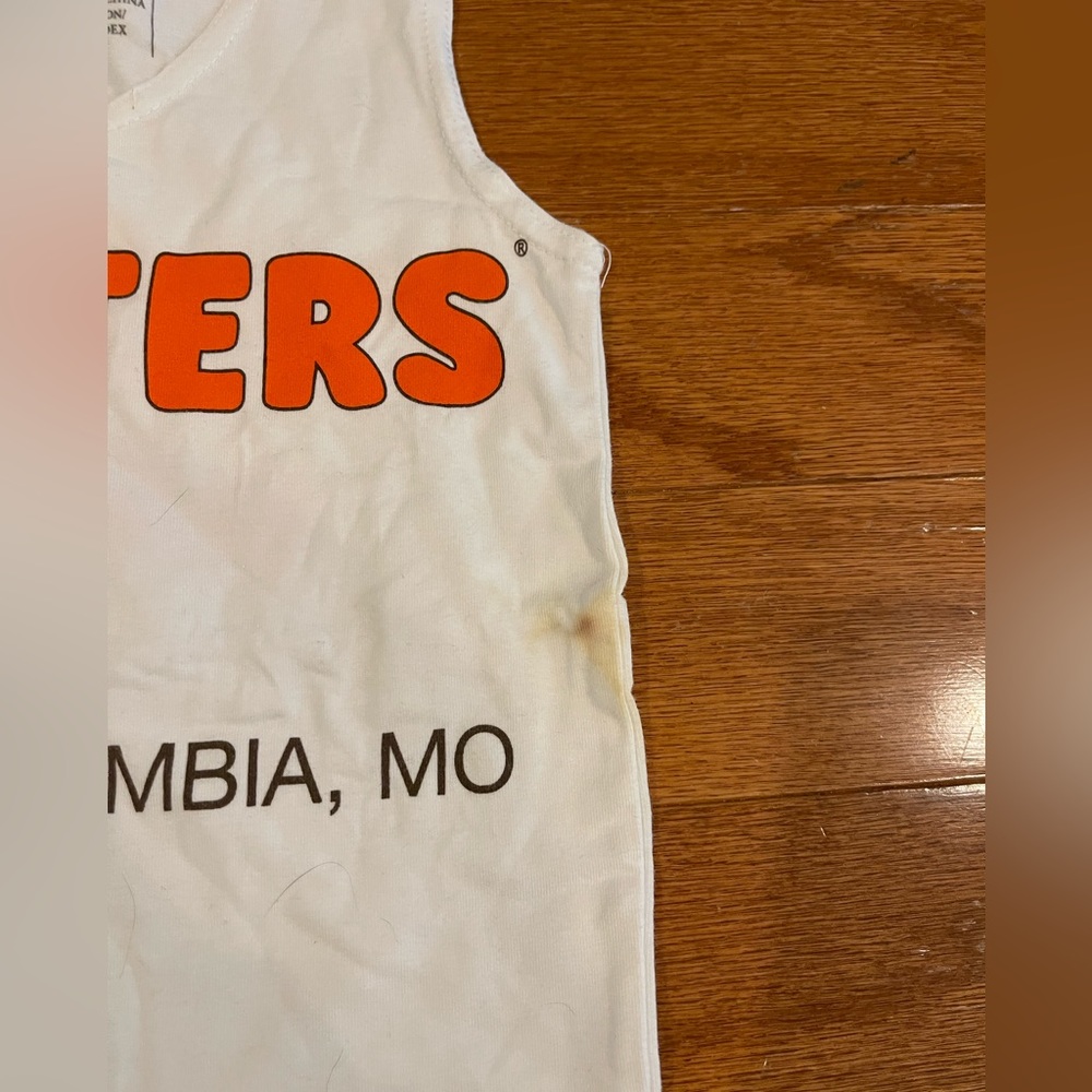 HOOTERS worn UNIFORM - Picture 4 of 4